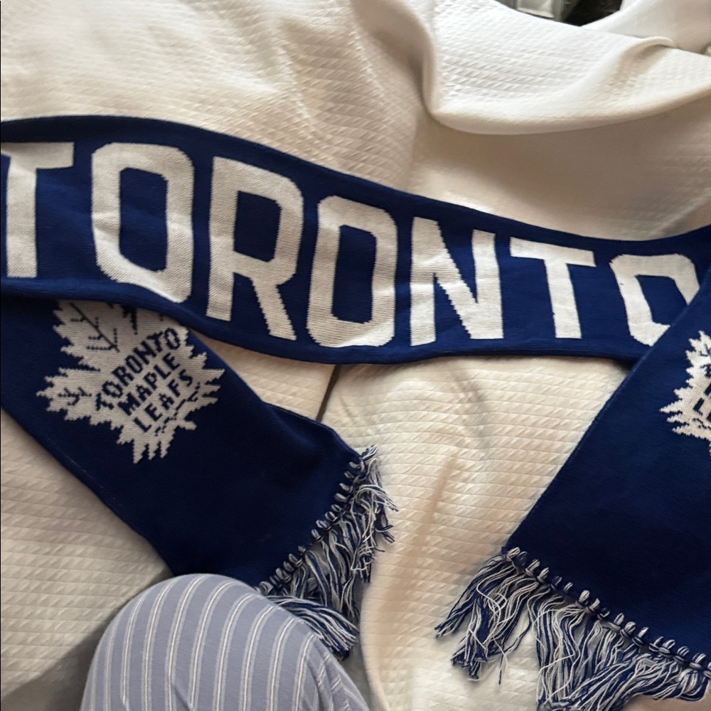Official NHL Toronto Maple Leafs Knit Scarf Blue & White Like New - Picture 7 of 10